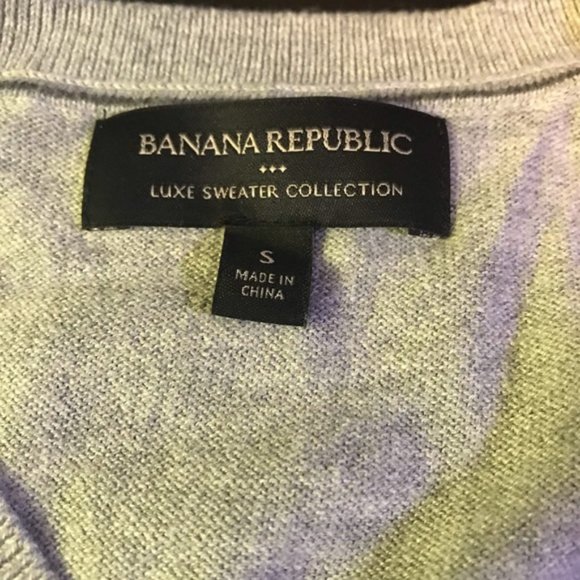 Bundle of 2 Gray Banana Republic V-Neck Sweaters - Picture 3 of 4